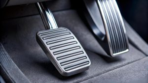 spongy clutch pedal to change gear